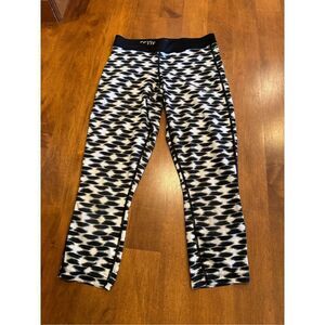 Woman’s Nike dri fit Capri joggers run fast, live fearless size small Capri work